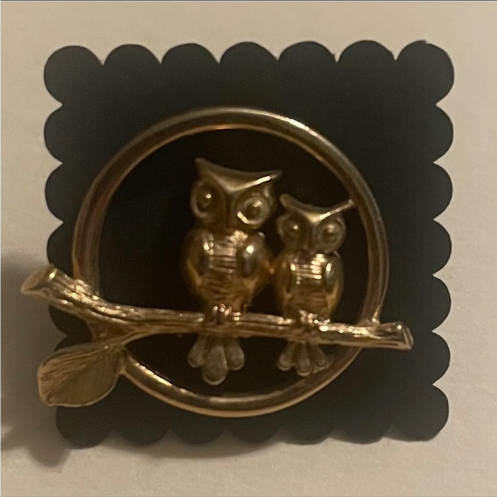 Vintage Avon Gold Tone Owl Brooch 1”